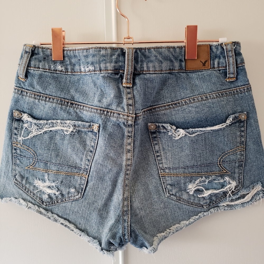 American Eagle, Distressed, Blue, Denim Jean Shorts. Size 4. - Picture 5 of 10